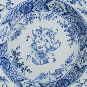 A set of six blue and white soup plates, Qing dynasty, Qianlong (1736-95).