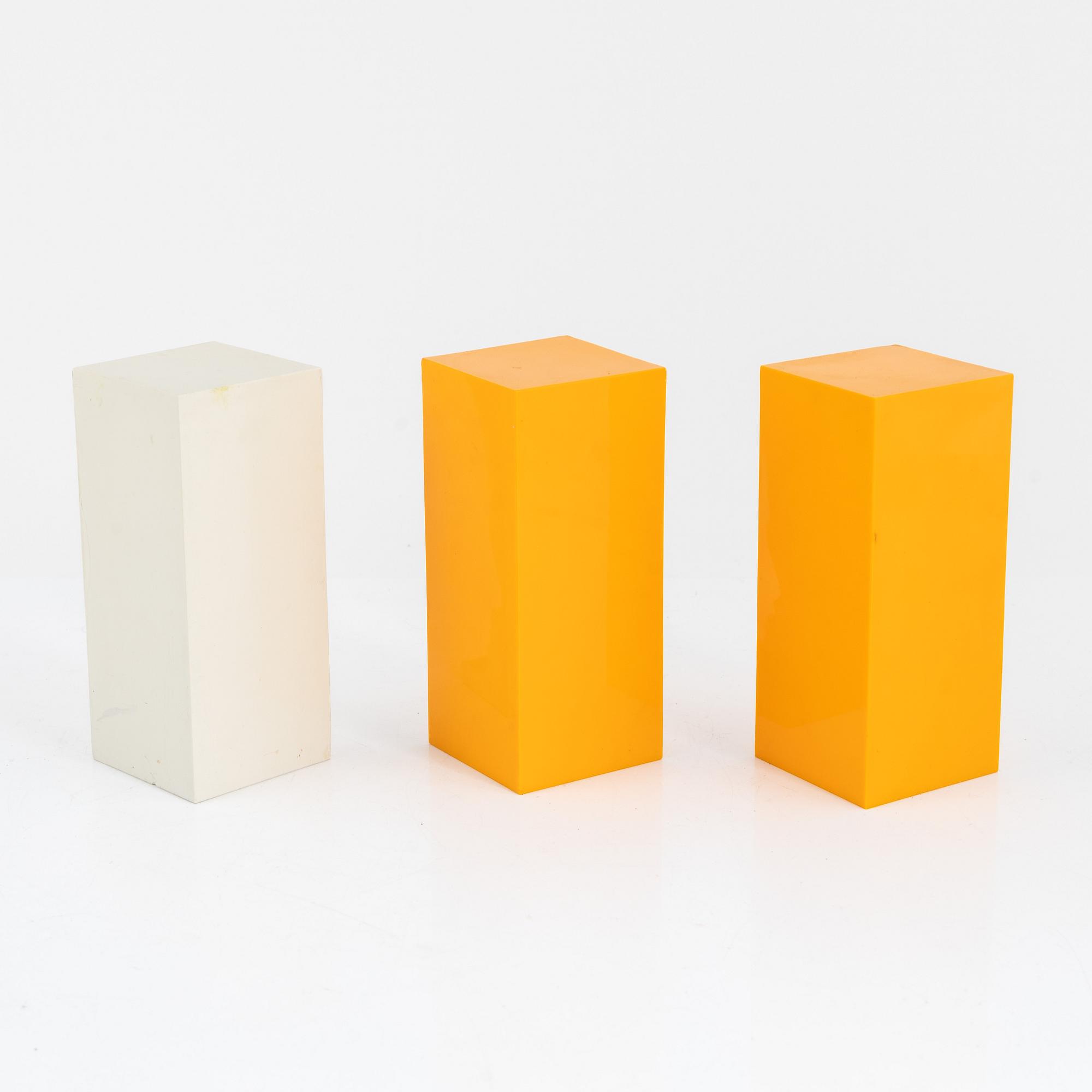 Sivert Lindblom, sculptures, 5 pieces, plastic, 3 of which are stamp-signed 1968.