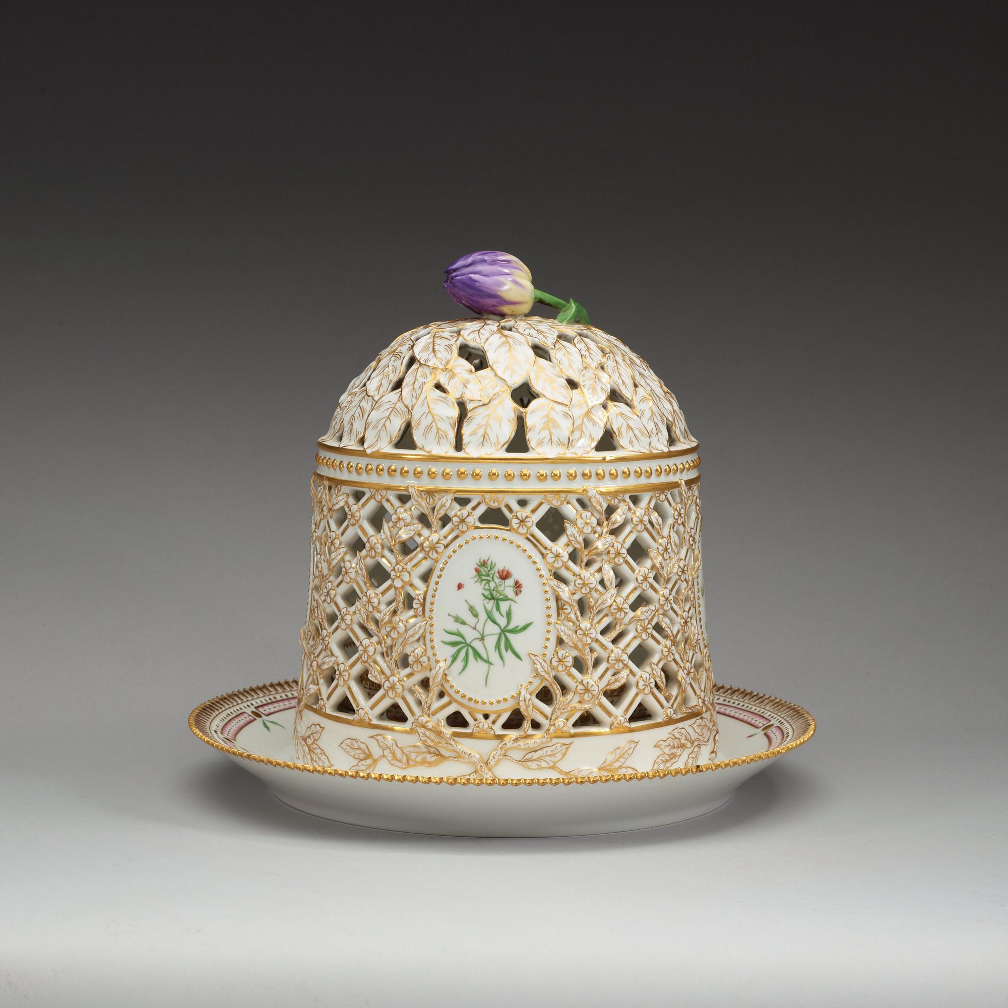 ISKLOCKA, porslin. "Flora Danica", Kungl Dansk, 1900-tal.
