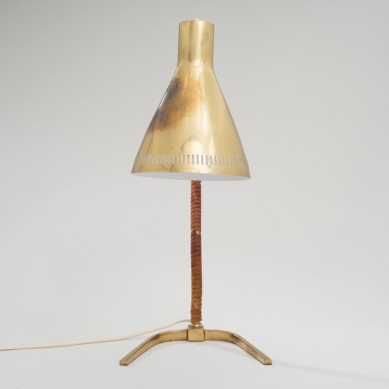 PAAVO TYNELL, TABLE LAMP, 9224. Manufactured by Idman Oy. 1950s.