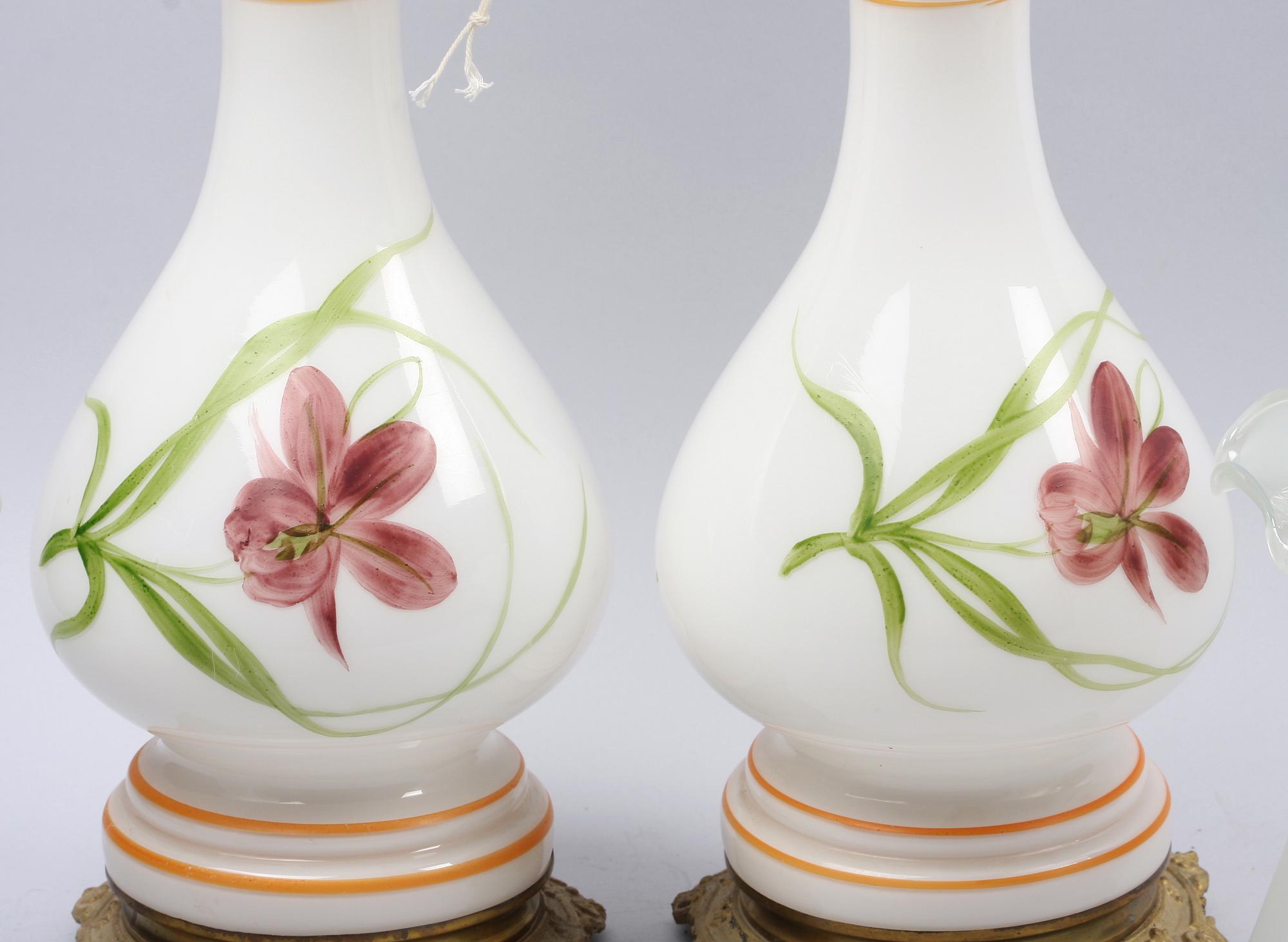 BORDSFOTOGENLAMPOR, ett par. Jugend, 1900-talets början.