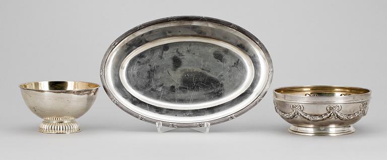 SKÅLAR, ett par samt FAT, silver samt nysilver, bl a C.G. Hallberg, Stockholm 1908. Tot vikt silver ca 330 g.