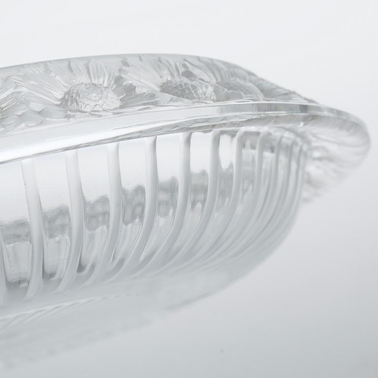 A french Lalique glass bowl from the latter half of the 20th century.