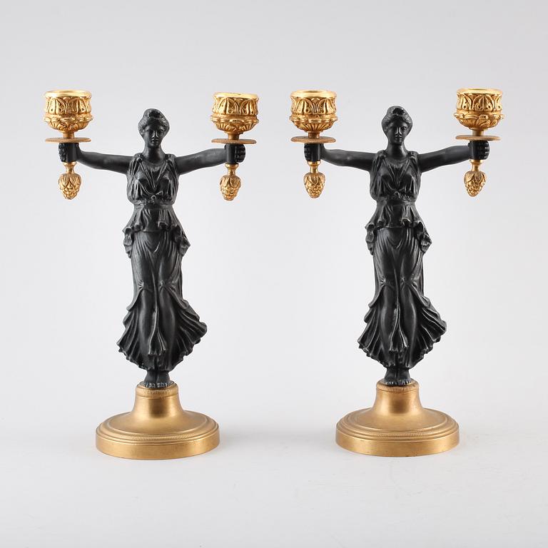 KANDELABRAR, 1 par, brons och patinerad metall, empirestil, 1800-talets andra hälft.
