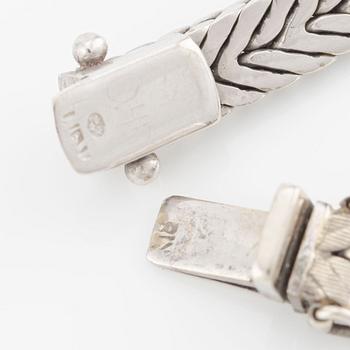 Armband, 18K guld och vitguld med briljantslipade diamanter.