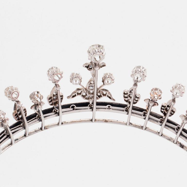Tiara/Collier Hugo Strömdahl 18K vitguld med gammal- och rosenslipade diamanter.