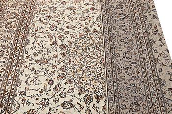 A Kashan carpet, c. 338 x 236 cm.