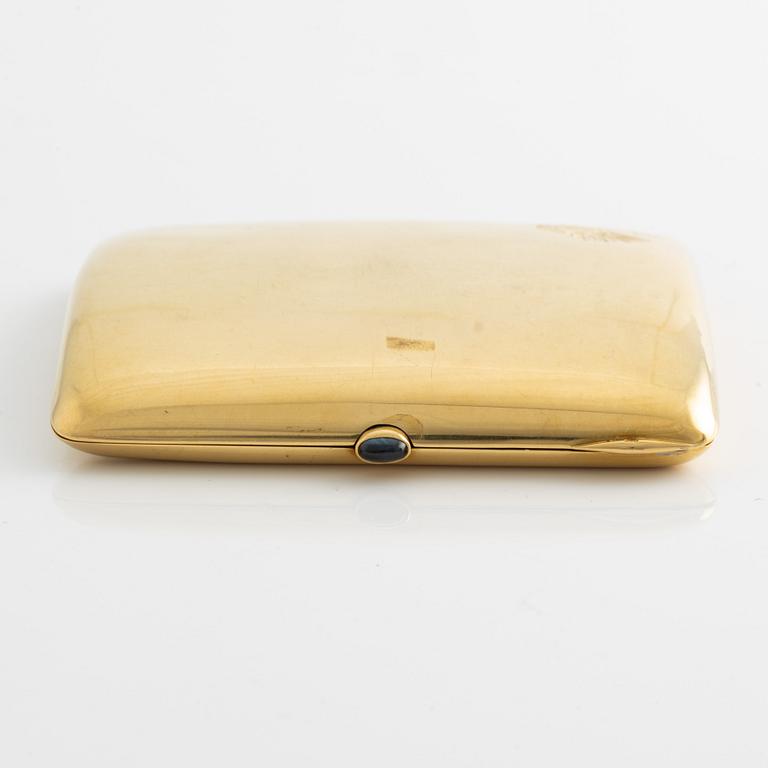 Case, 18K gold.