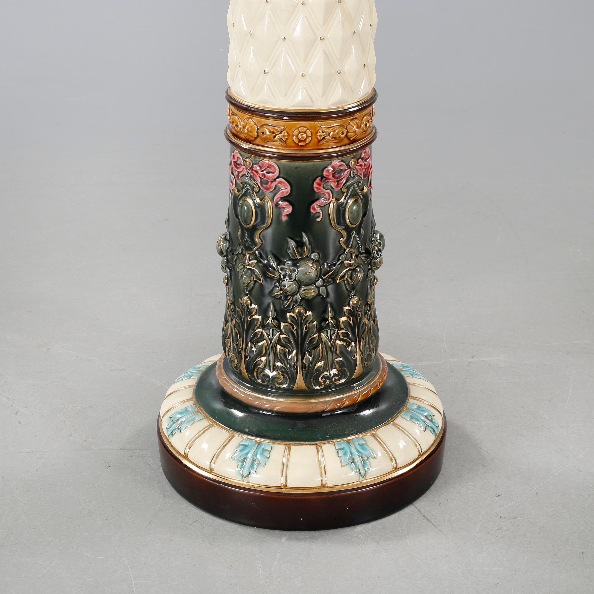 A Rörstrand pedestal with pot in majolica, made around year 1900.