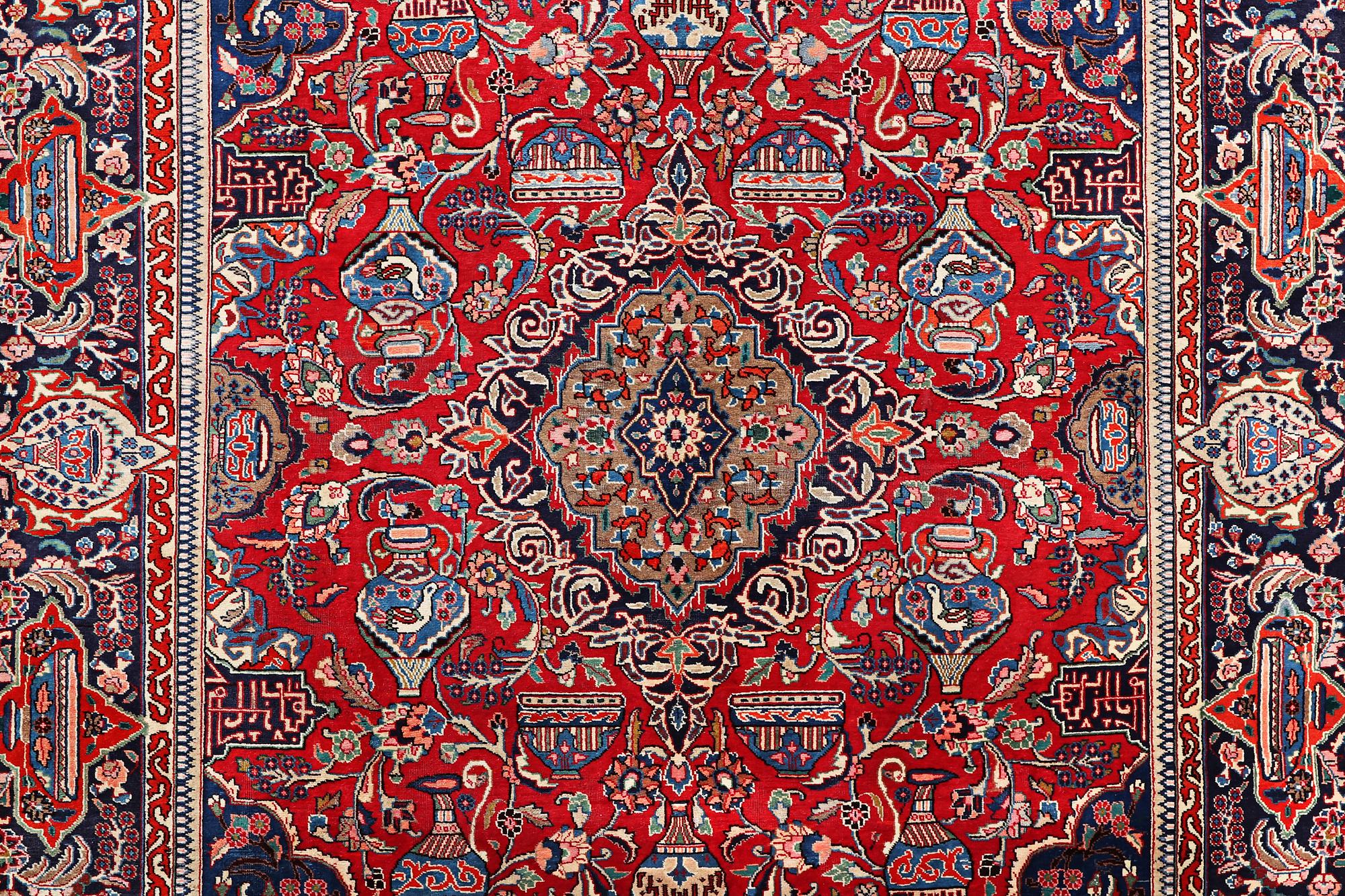 A carpet, Kashan, ca 388 x 290 cm.