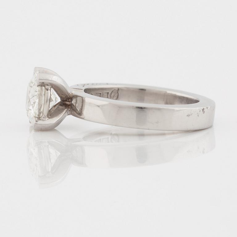 A circa 1.75 ct brilliant cut diamond ring. Quality circa I-J/VS.