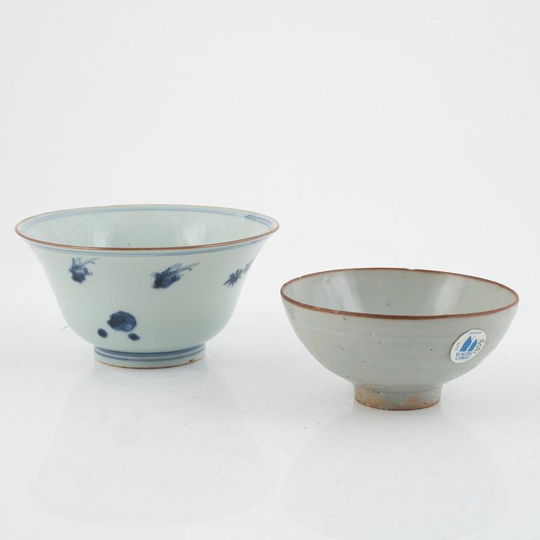 Two porcelain bowls, China, Vung Tau cargo and Kangxi, end of the 17th century.