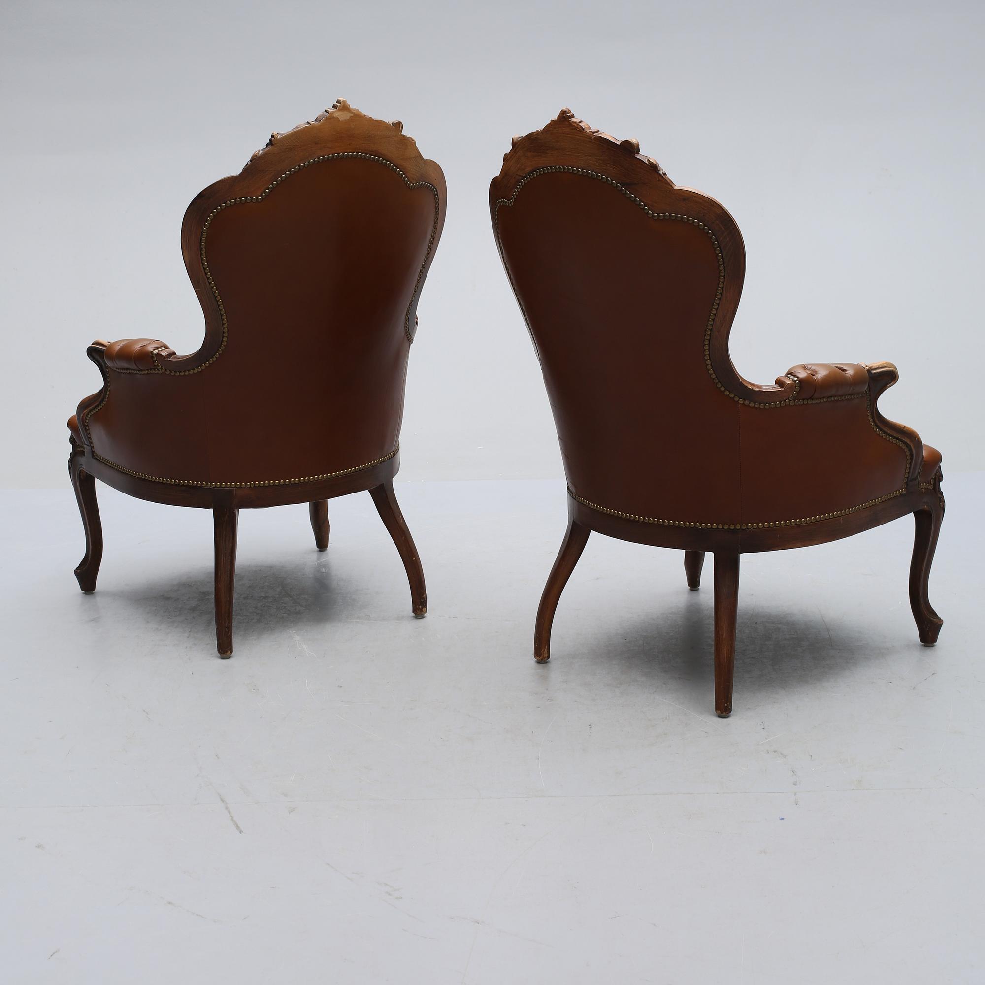 FÅTÖLJER, nyrokokostil, omkring 1900-talets mitt.