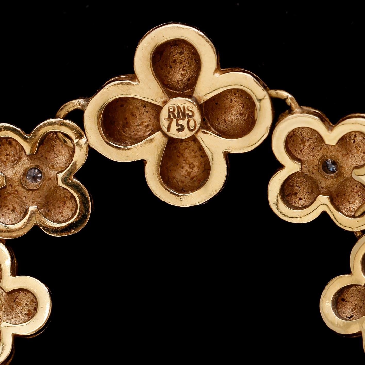 COLLIER, 18K tvåfärgat guld, RNS, briljantslipade diamanter tot ca 0.30 ct. Vikt ca 66 g.