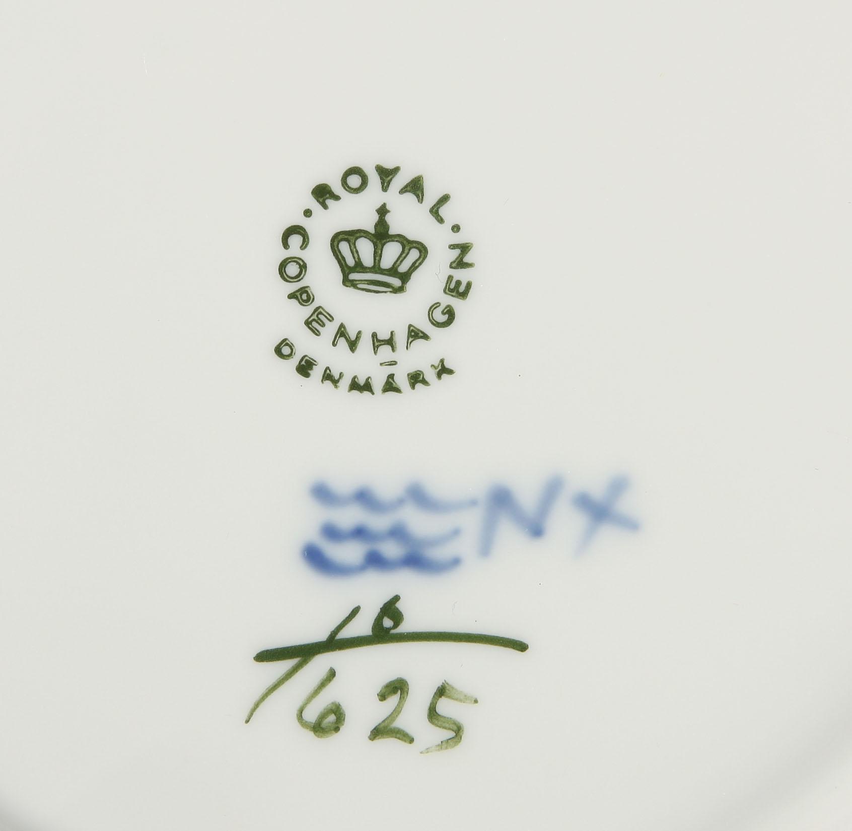 KAFFESERVIS, 35 delar, porslin, "Blå blomst", Royal Copenhagen.