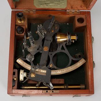 A sextant, model Husun, Henry Hughes & Son Ltd, London 1941, no 28298.