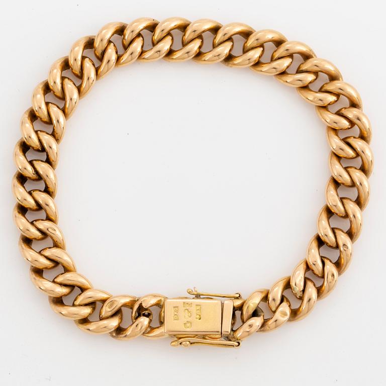 18K gold bracelet.