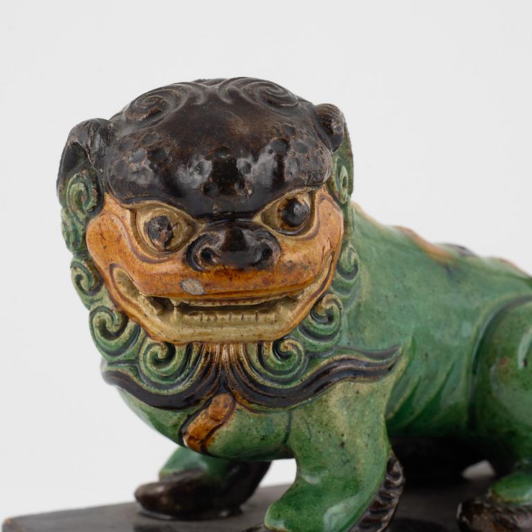 A Chinese figure of a buddhist lion, Qing dynasty, 19th Century.