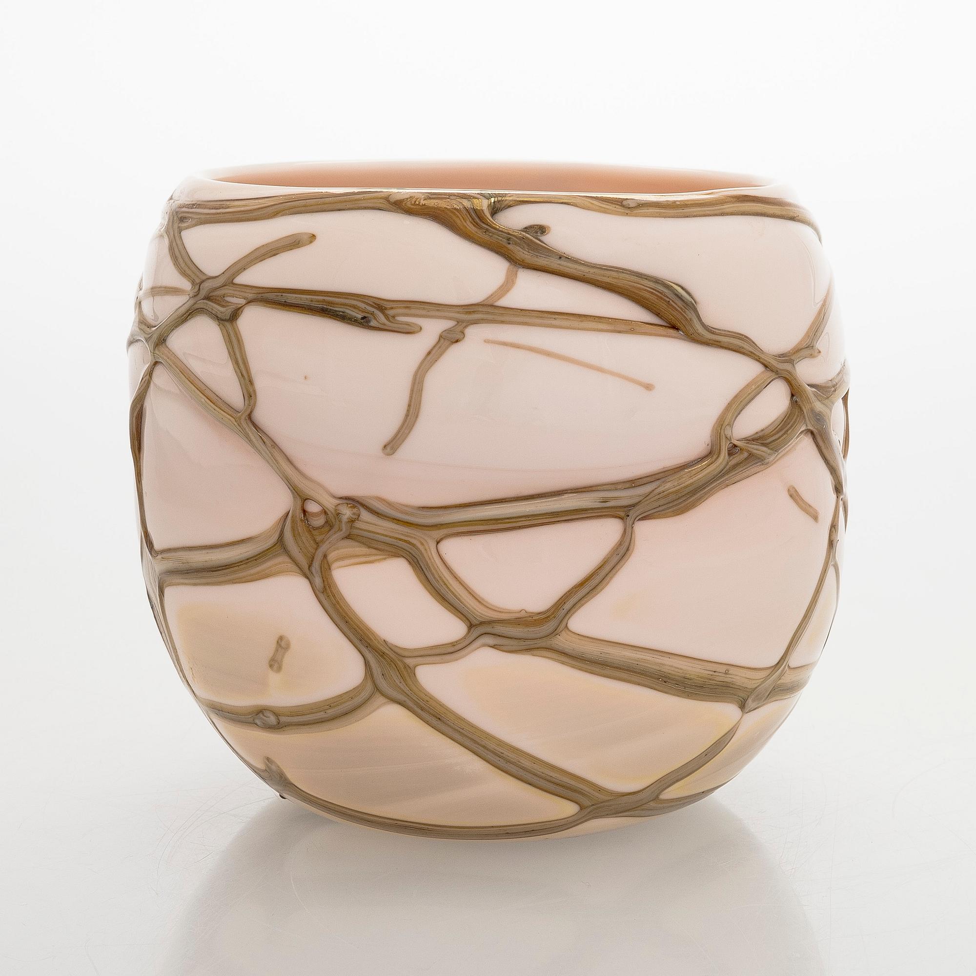 Heikki Orvola, A unique glass bowl, signed Heikki Orvola Nuutajärvi Notsjö, 1978/1979.