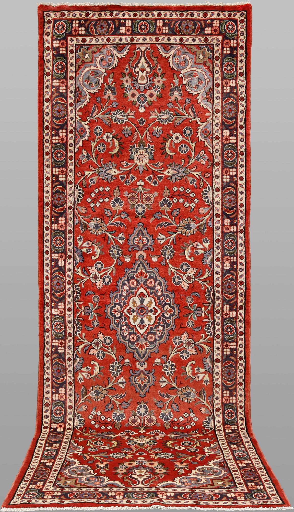 A Hamadan runner, approx. 285 x 102 cm.