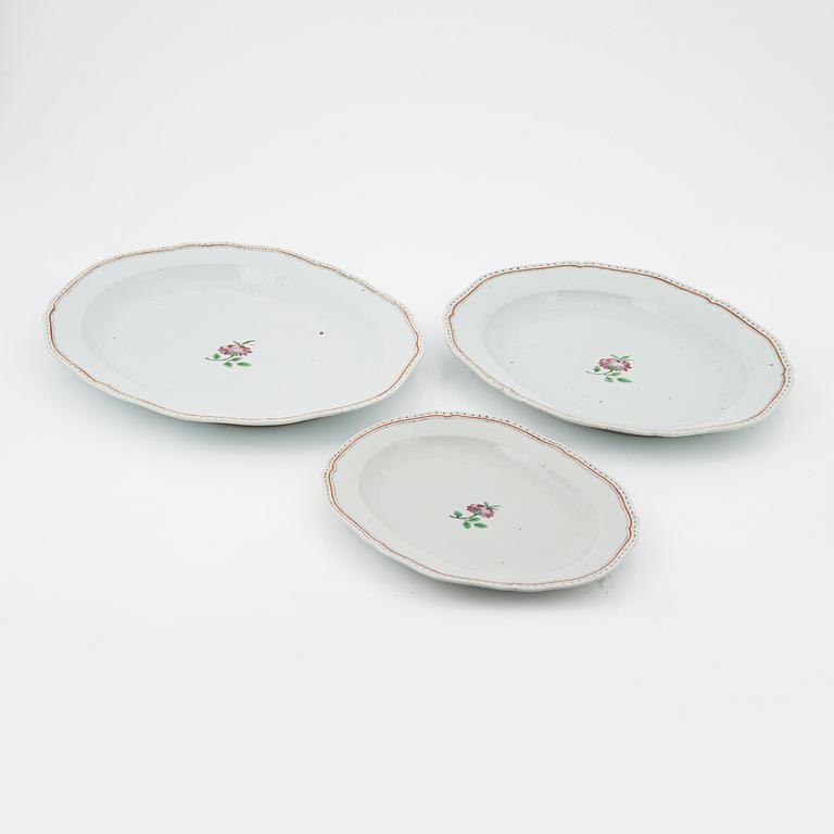 A Chinese Export dinner service, Qing dynasty, Qianlong (1736-95). (51 pieces).