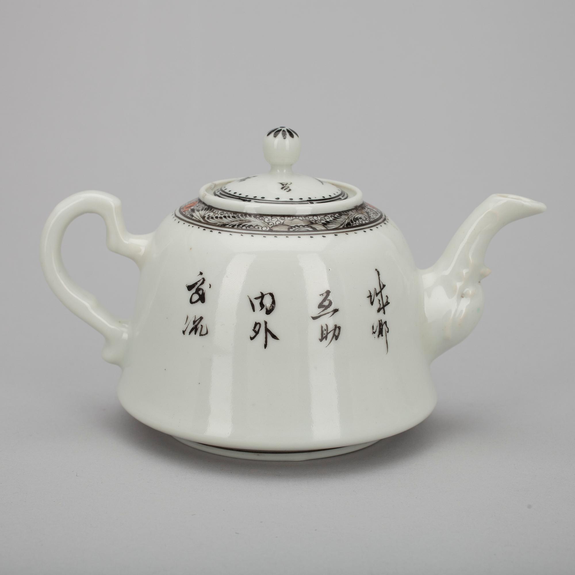 TEKANNA med LOCK, porslin, Kina 1900-tal.