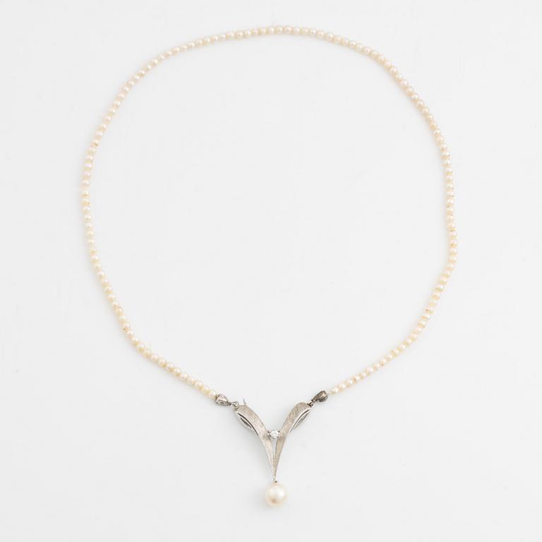 Necklace and earrings, a pair, cultured pearls, white gold, and brilliant- and octagon-cut diamonds.