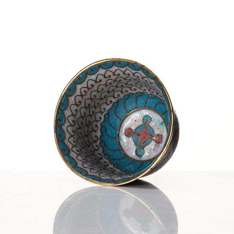 Kopp samt fat, cloisonné. Ming dynastin (1368-1644).