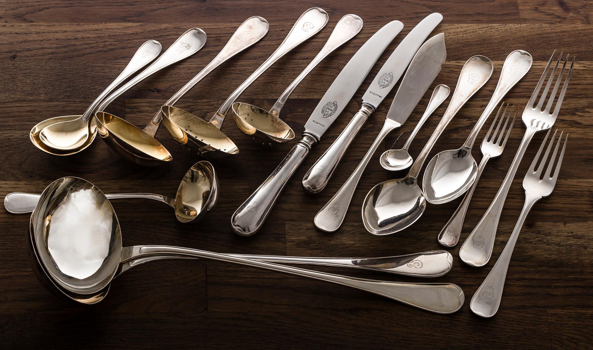 BESTICK, 208 dlr, "Svensk", silver, 1920-tal, total vikt inkl rostfria knivskaft ca 9000 g.