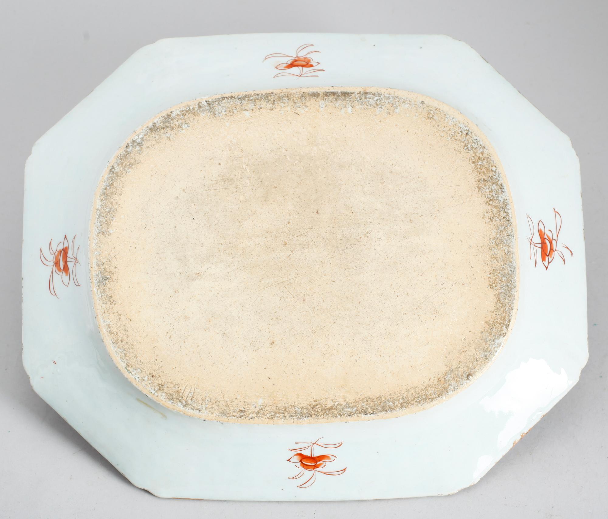 STEKFAT, porslin, Kina, Qianlong 1736-1795.