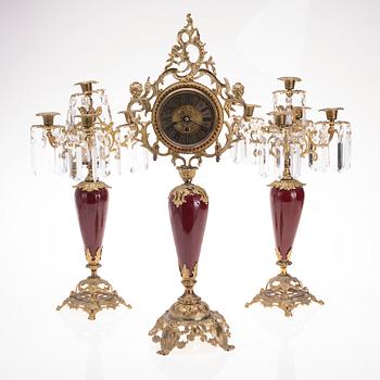 BORDSGARNITYR, 3 delar, porslin och metall, 1800-talets slut.