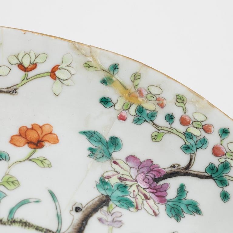 A pair of famille rose dishes, Qing dynasty, circa 1900.