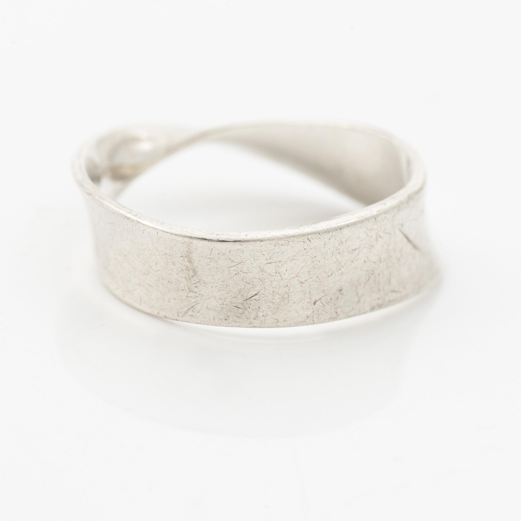 Vivianna Torun Bülow-Hübe, ring, sterling silver, for Georg Jensen, Denmark.