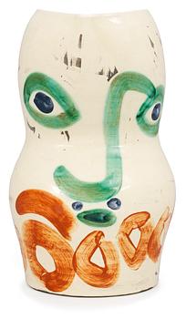 1340. A Pablo Picasso faience jug, ´Visage aux cercles´, Madoura, Vallauris, France 1969.