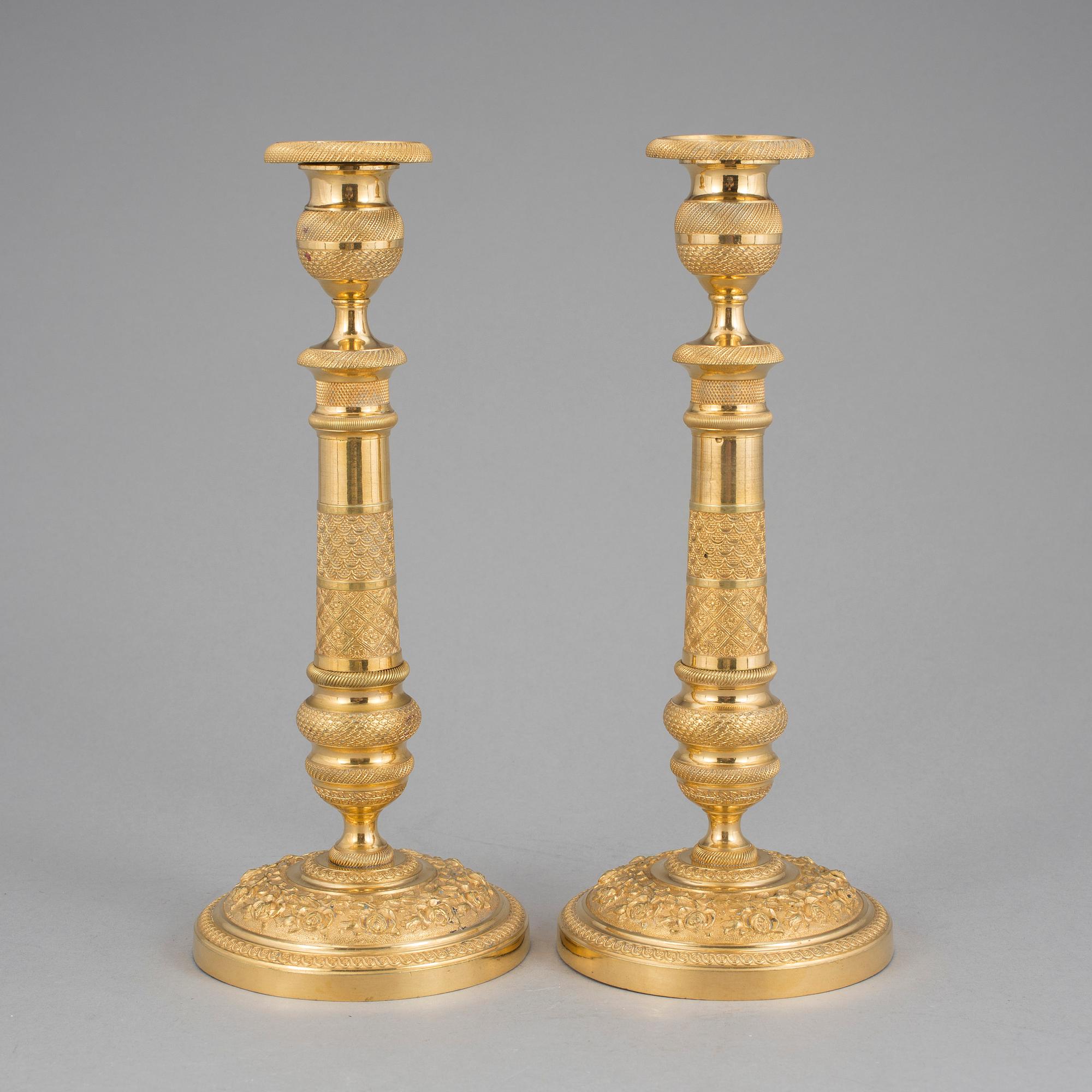 LJUSSTAKAR ett par, Förgylld brons. Senempire Frankrike, 1800-talets mitt.