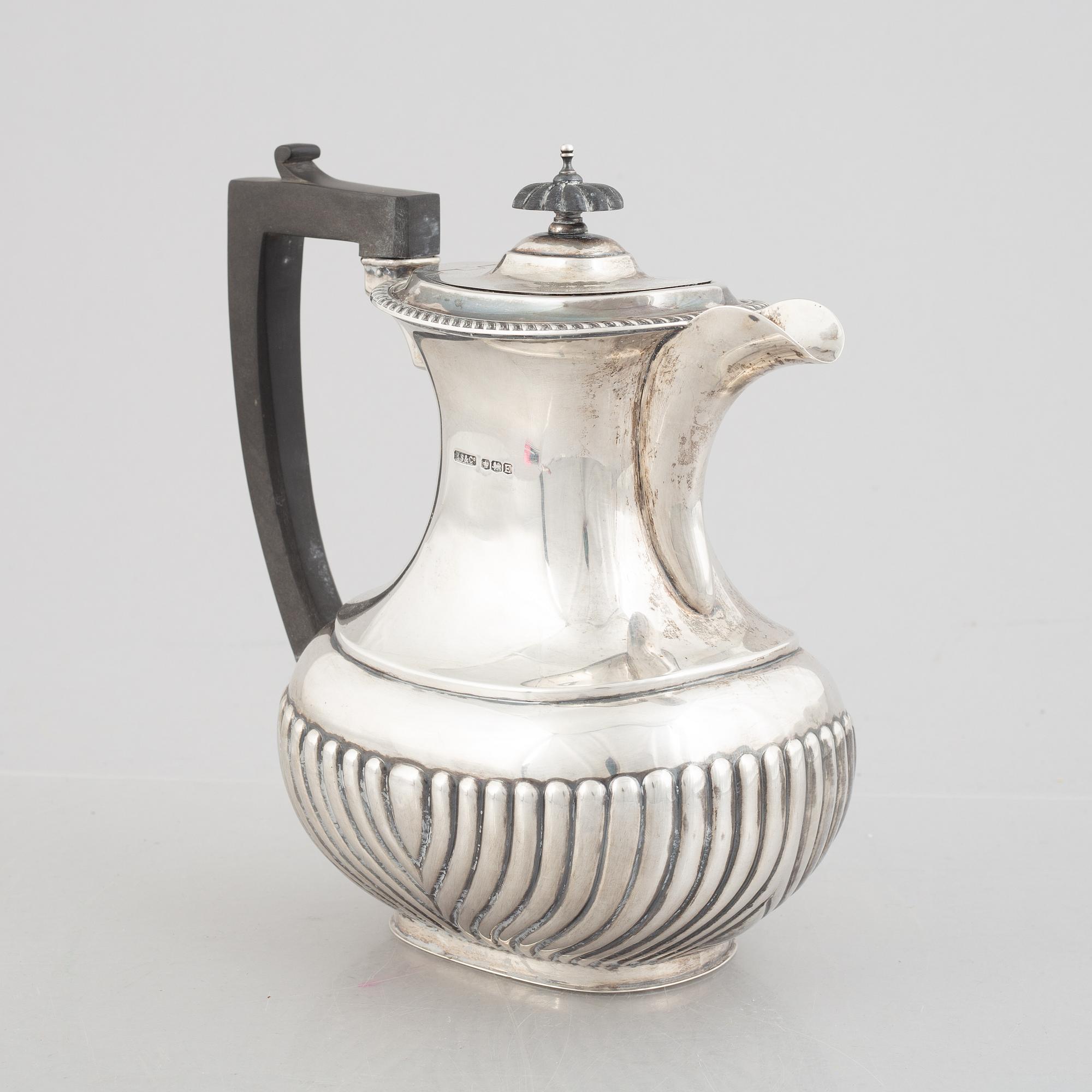 Te- och kaffeservis, 3 delar, samt sockerskål, silver, bl a E. Silver & Co, Sheffield, England 1946-47.