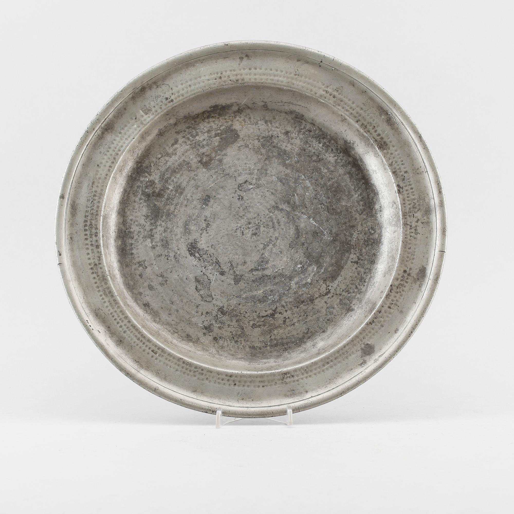 FAT, tenn, otydliga stämplar möjligen Baltzar Rokus, Arboga 1743-1788.