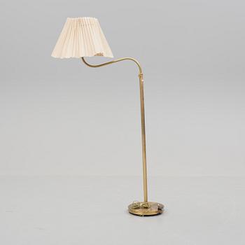 GOLVLAMPA, modell 2368/2148, "Stora Kamelen", Josef Frank, Firma Svenskt Tenn.