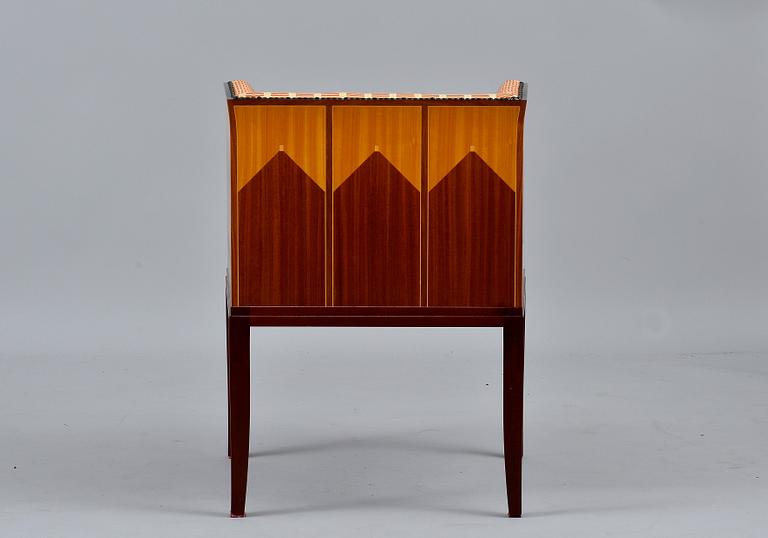 Eliel Saarinen, A FIVE PIECE SET OF FURNITURE.