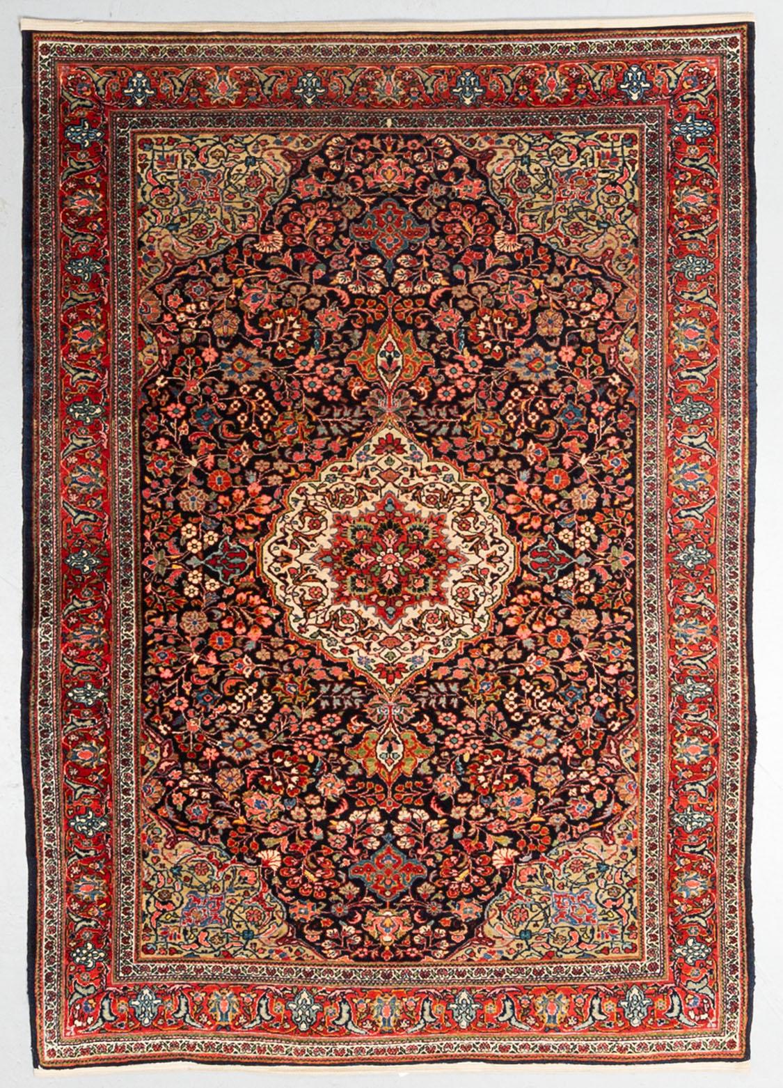 A rug, semi-antique Kashan/Sarouk, ca 199 x 134 cm.