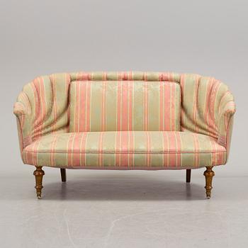 SOFFA OCH FÅTÖLJER ett par, omkring år 1900.