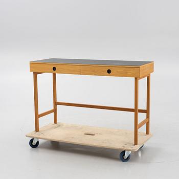 Sara Larsson, a "Mind" desk, for A2.