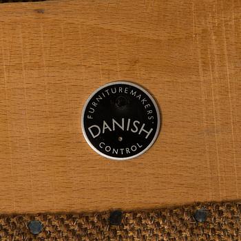 Hans J Wegner, fåtölj, "Bamse / Papa bear", AP-Stolen, Danmark, 1950-60-tal. Modellen formgiven år 1951.