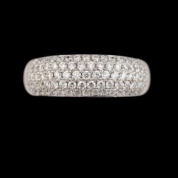 RING, 18K vitguld, briljantslipade diamanter tot ca 0.84 ct.