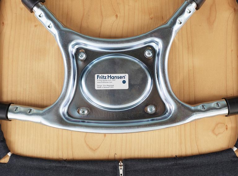 KARMSTOLAR, 5st, "Vico Duo", Vico Magistretti för Fritz Hansen, 2001.