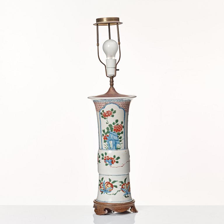 VAS, porslin. Qingdynastin, 1800-tal.
