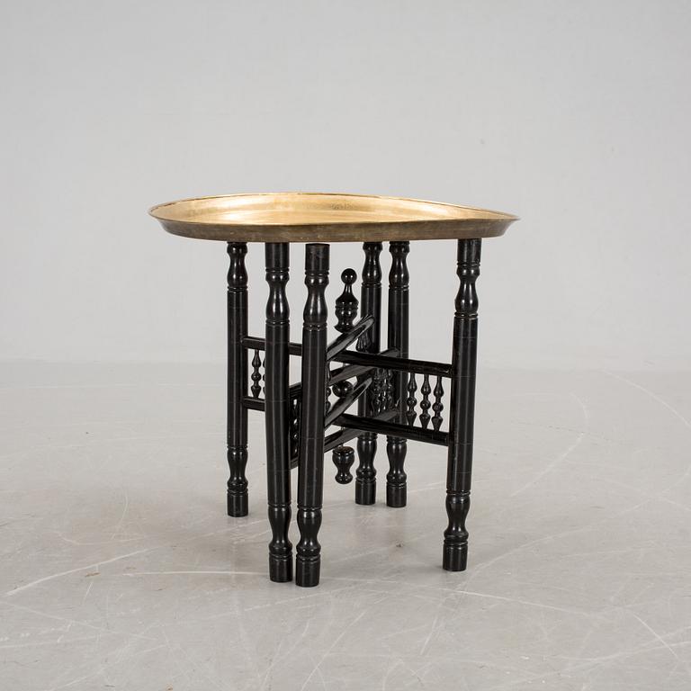 RÖKBORD, mässing och trä, 1900-talets början.