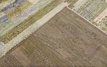 Matta, Marocko design, ca 279 x 201 cm.