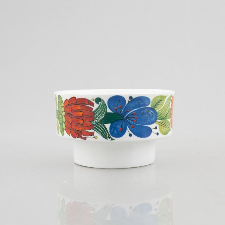 Stig Lindberg, three coffee cups with saucers and a bowl, bonechina, "Tahiti", Gustavsberg, 1970-73.