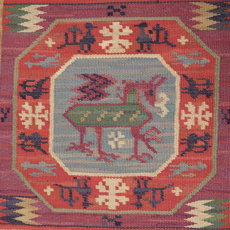 A CARPET, "Bäckahästen", a fine flat weave, 309 x 196,5 cm, signed MMF.